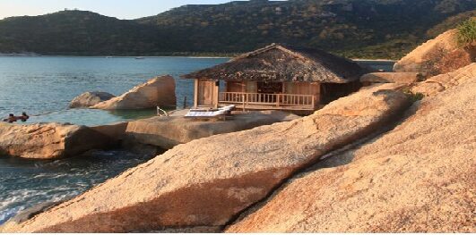 Six Senses Ninh Van Bay à Nha Trang Agence voyage spécialiste spécialisée valais suisse romande français francophone privé à la carte sur mesure en mode voyage séjour vacances vietnam hanoi saigon ho chi min phu quoc phanthiet