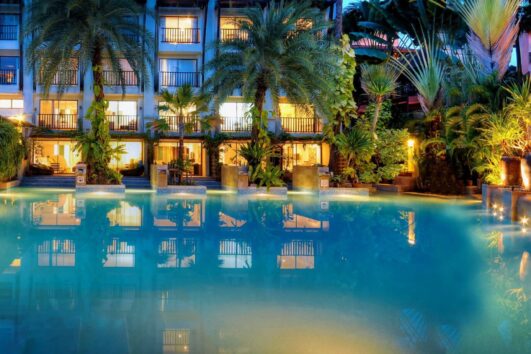 Burasari Resort Patong à Phuket Agence voyage spécialiste spécialisée valais suisse romande français francophone privé à la carte sur mesure en mode voyage séjour vacances thaïlande thailande