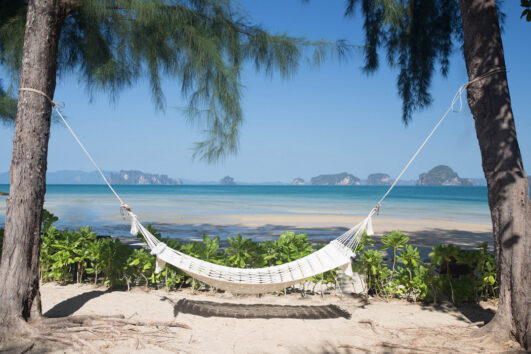 Tup Kaek Sunset Beach Resort à Krabi Agence voyage spécialiste spécialisée valais suisse romande français francophone privé à la carte sur mesure en mode voyage séjour vacances thaïlande thailande